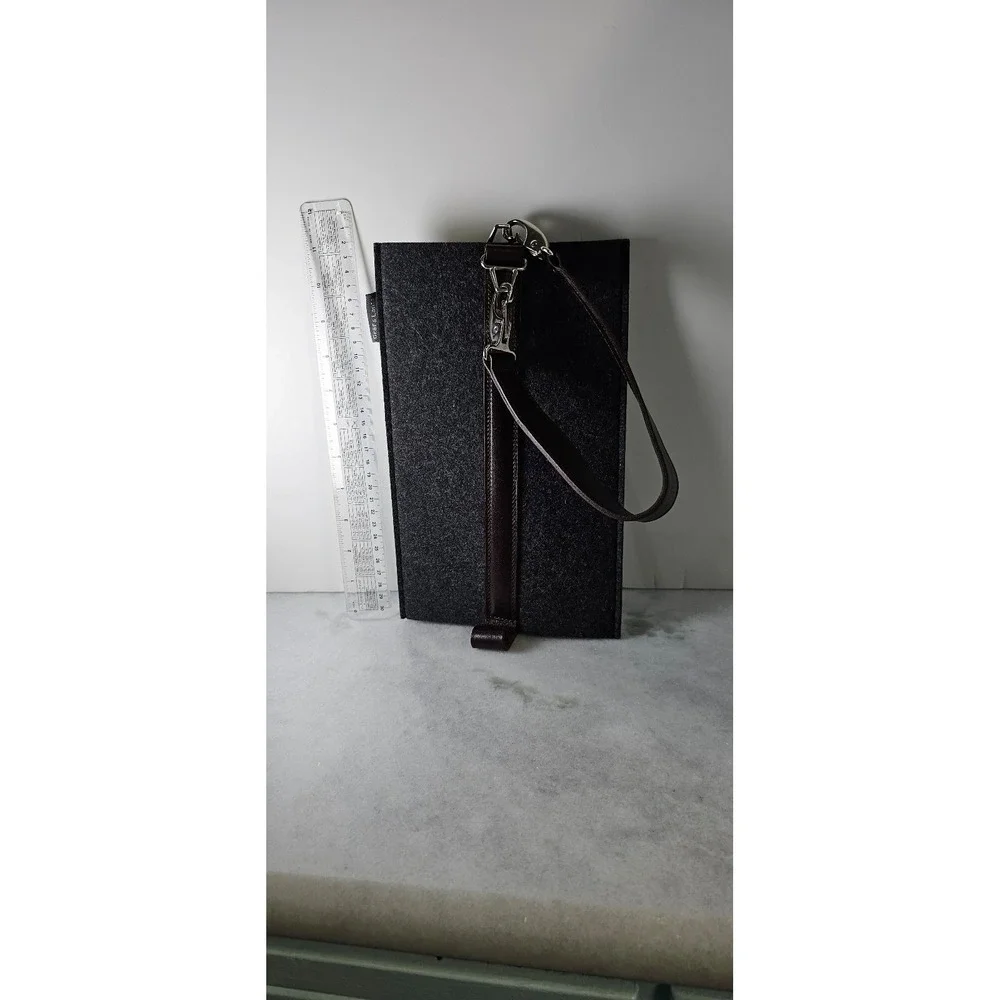Graf & Lantz Charcoal Wool Wine Bottle Cozy Carrier Leather Strap Grand Millenia